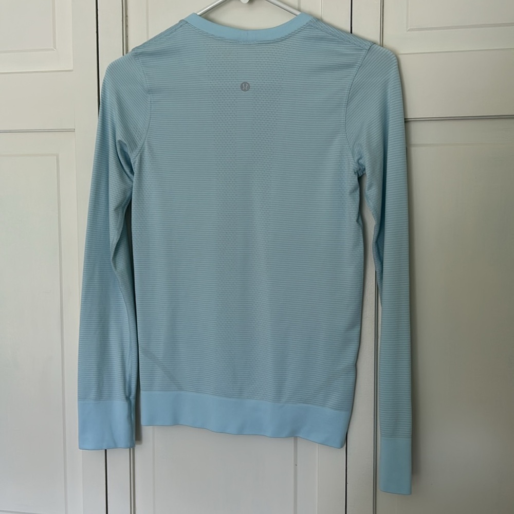 Lululemon Light Blue XS Stretchy Top - Picture 5 of 8